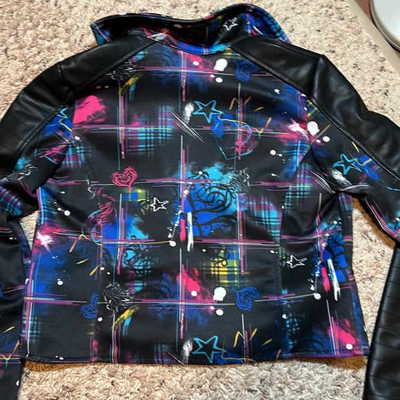 D Signed Disney Girls Moto Jacket Sz M 10/12 Descendants 2 Graffiti Zip Black - Picture 9 of 14
